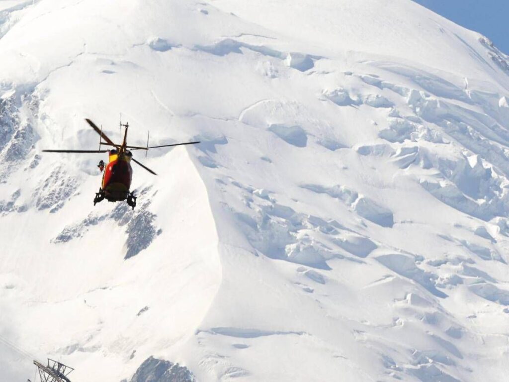 Valle d’Aosta, 5 scialpinisti coinvolti da valanga: due feriti, uno è grave