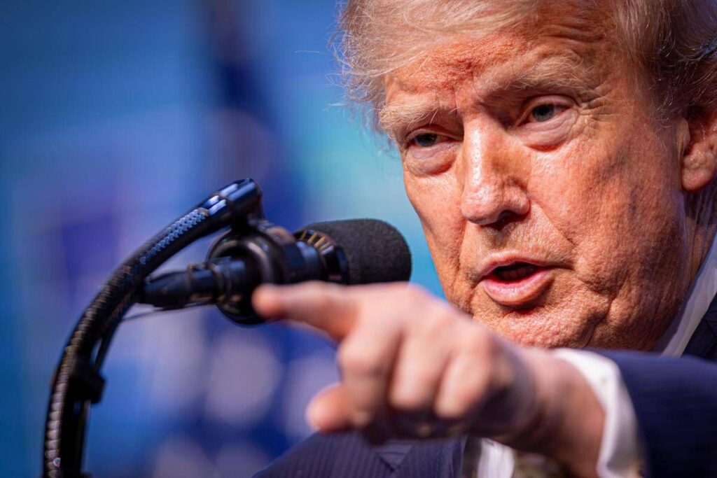 Trump e il nuovo attacco ai media: banditi dalla Casa Bianca Cnn, MsNow e Politico