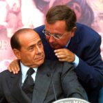 Silvio Berlusconi e le tasse, la promessa di abbassarle a tutti e l’eredità raccolta da Forza Italia