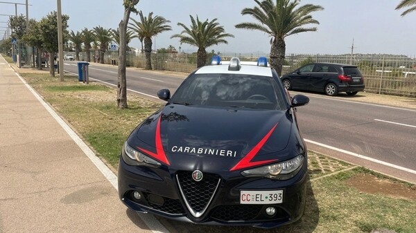 Auto dei Carabinieri al Poetto Cagliari