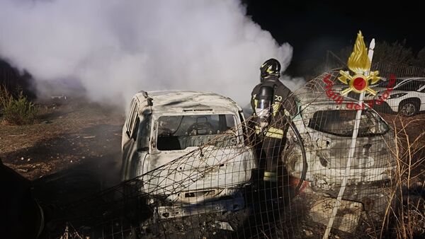 Incendio auto ad Assemini