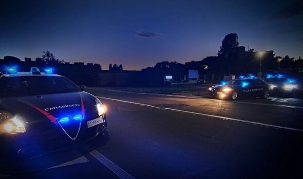 carabinieri durante controlli notturni