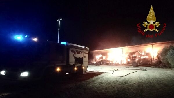 incendio-azienda-agricola-capannone-guamaggiore