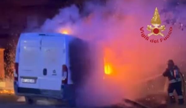 incendio furgone ad assemini